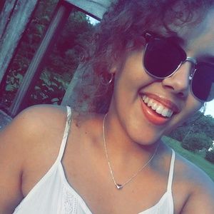 Meet your Posher, Caitlyn